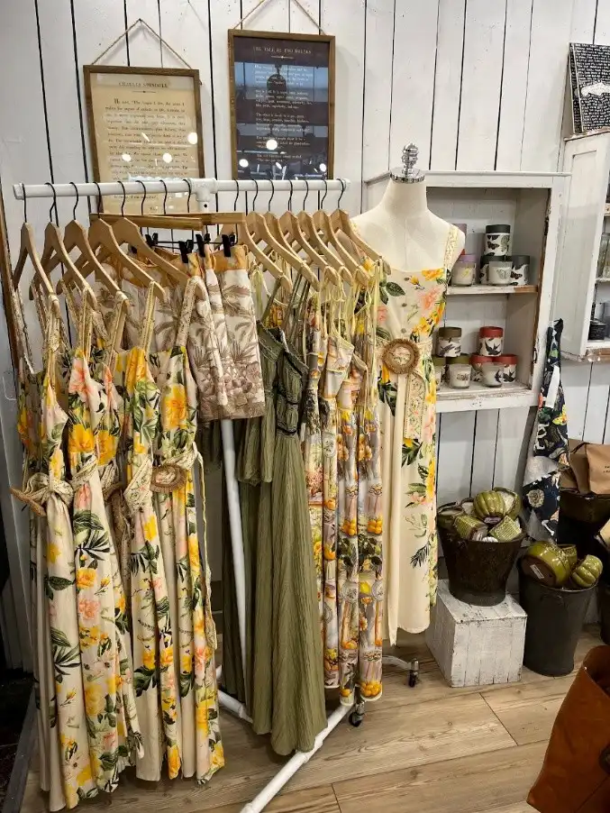 Red Pineapple Boutique Red Pineapple Boutique
